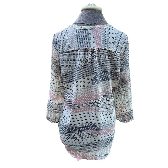 Maurices women's sheer v neck 3/4 sleeve blouse size medium - Picture 2 of 6